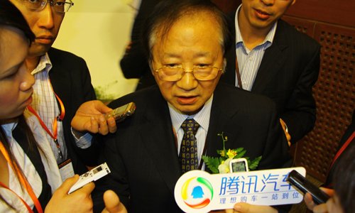 陈清泰:汽车限购是扭曲政策 只会激化矛盾